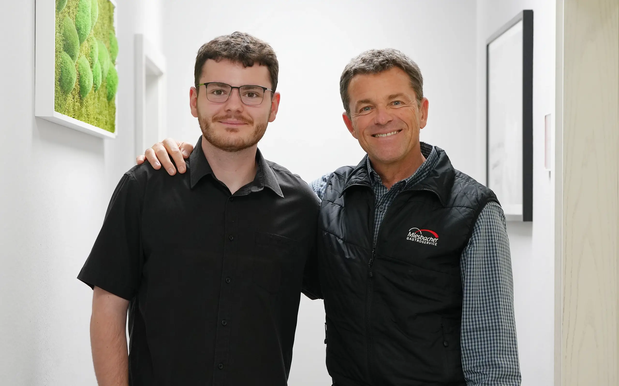 Toll gemacht! Sebastian Dinc beendet Ausbildung mit Auszeichnung