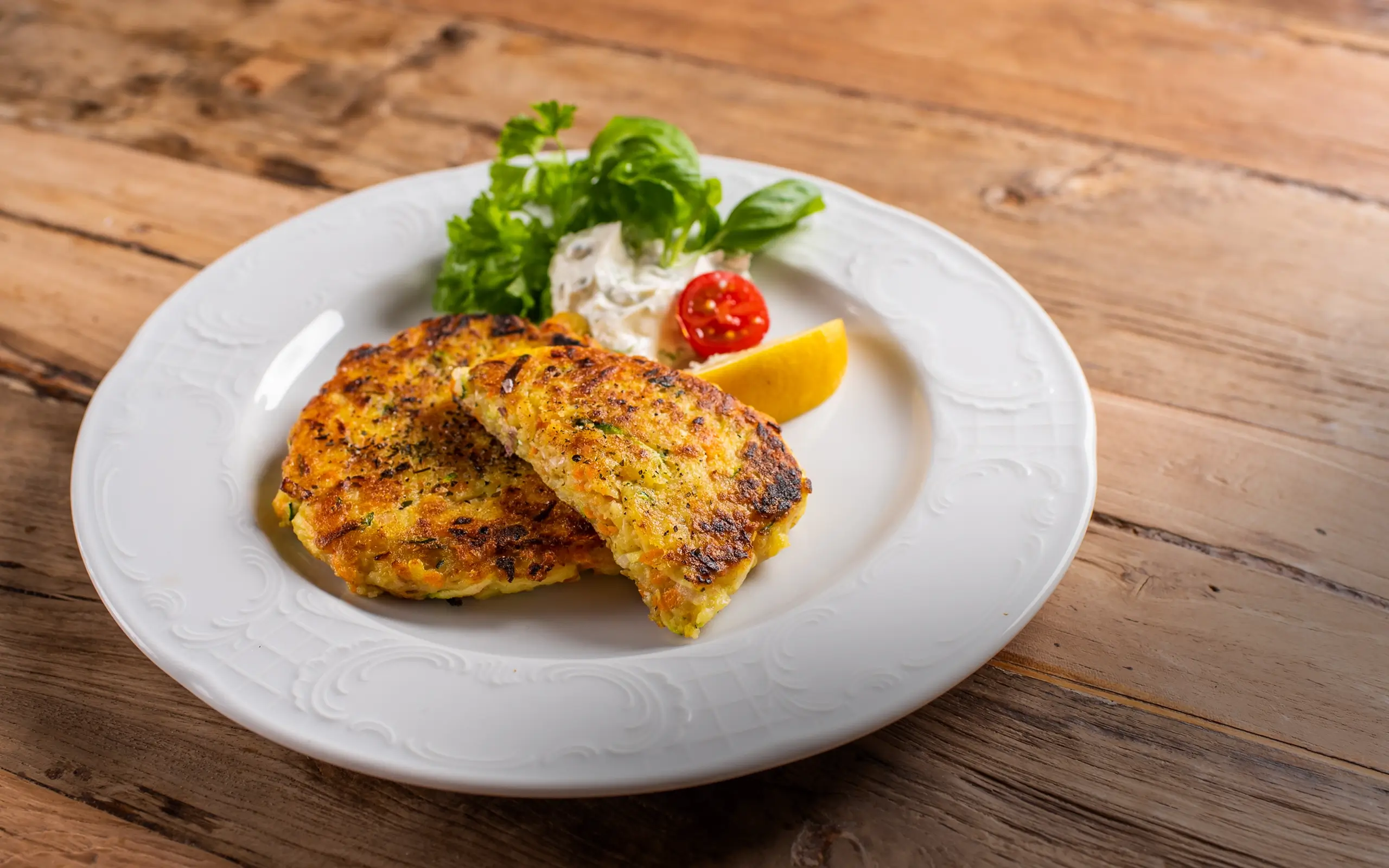 Coverbild von Kartoffel-Gemüse-Puffer mit mariniertem Pflücksalat