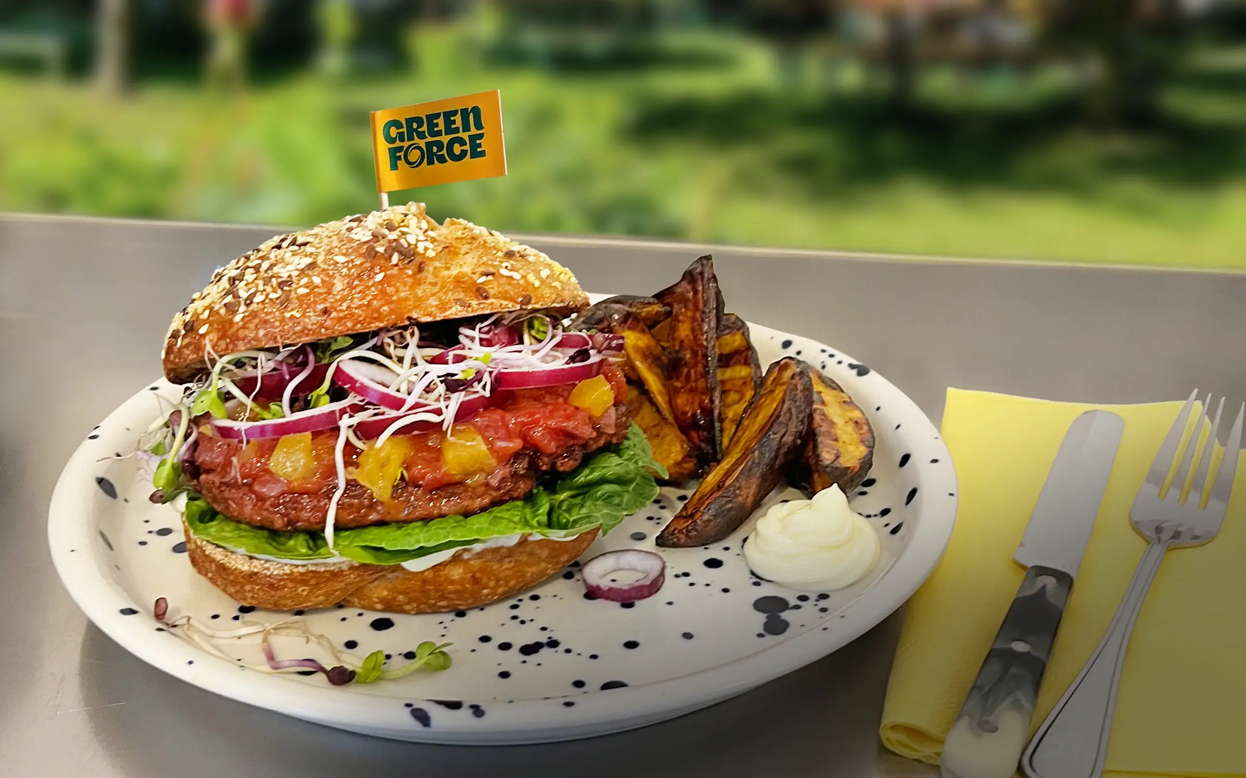 Coverbild von Sommer-Burger mit fruchtig-pikantem Tomaten-Aprikosen-Chutney