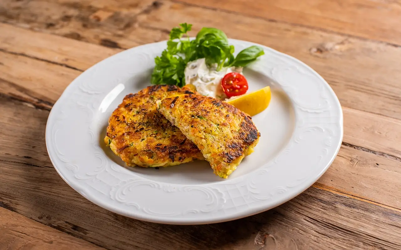 Inhaltsbild oben von Kartoffel-Gemüse-Puffer mit mariniertem Pflücksalat